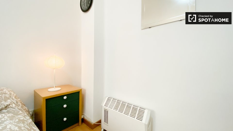 Double room Valencia, 3 beds, 75m² — photo 5