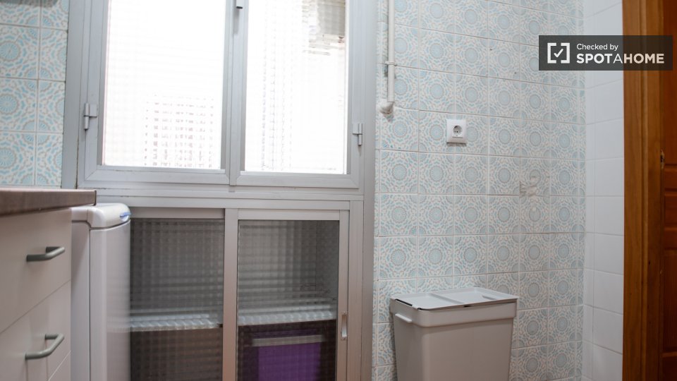 Double room Madrid, 5 beds, 120m² — photo 9