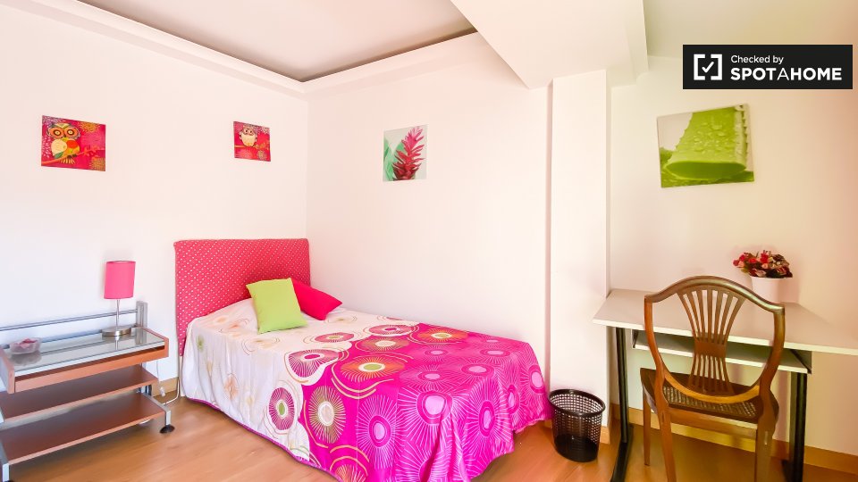 Double room Lisbon, 5 beds — photo 1