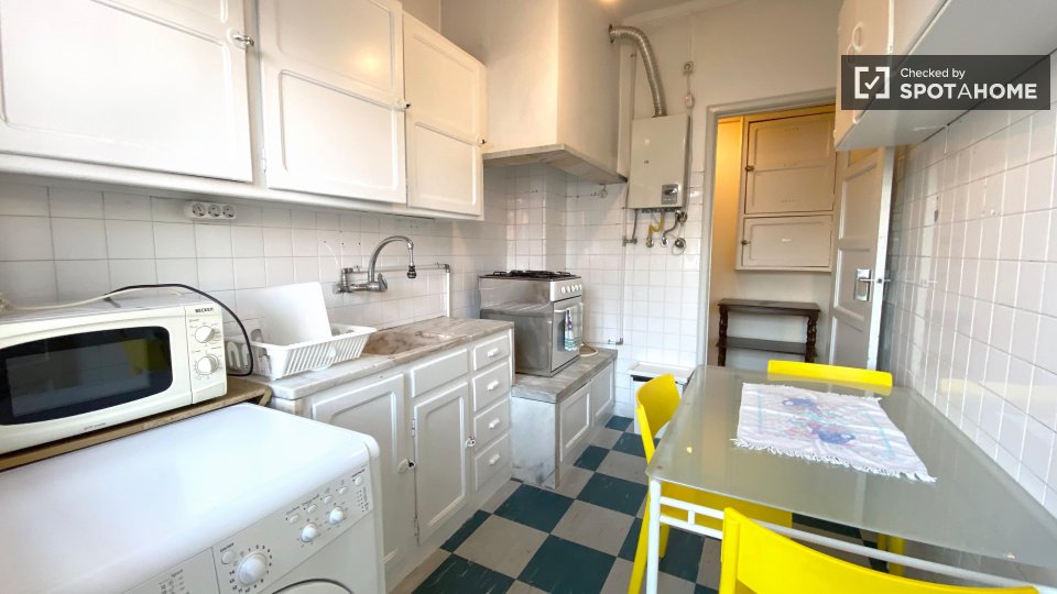 Double room Lisbon, 3 beds, 70m² — photo 12