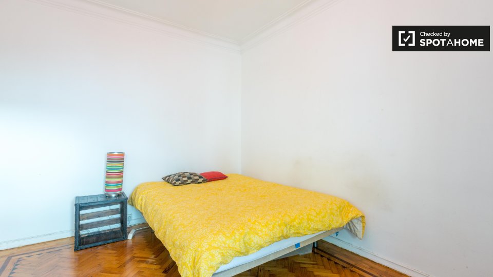 Double room Lisbon, 3 beds, 75m² — photo 2