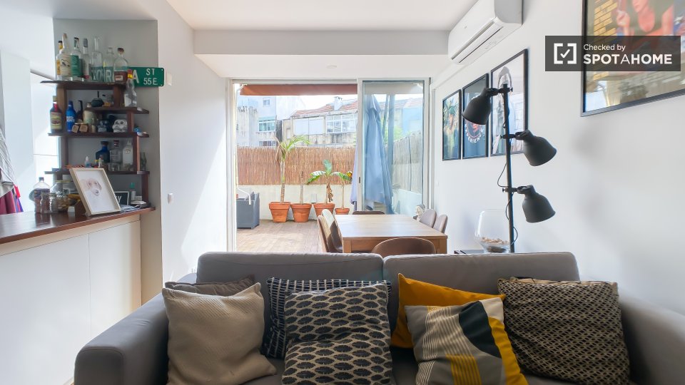 Apartment Lisbon, 2 beds, 77m² — photo 12