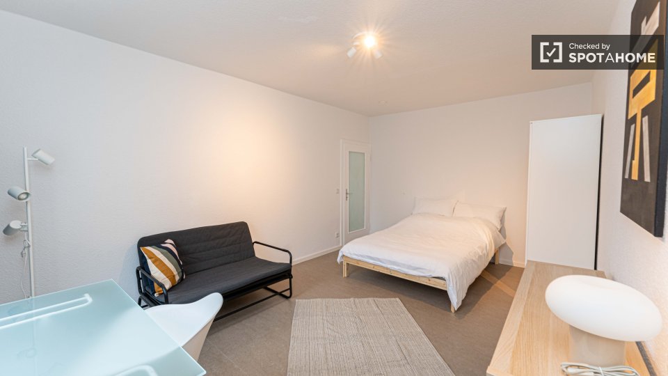 Double room Berlin, 4 beds, 66m² — photo 16