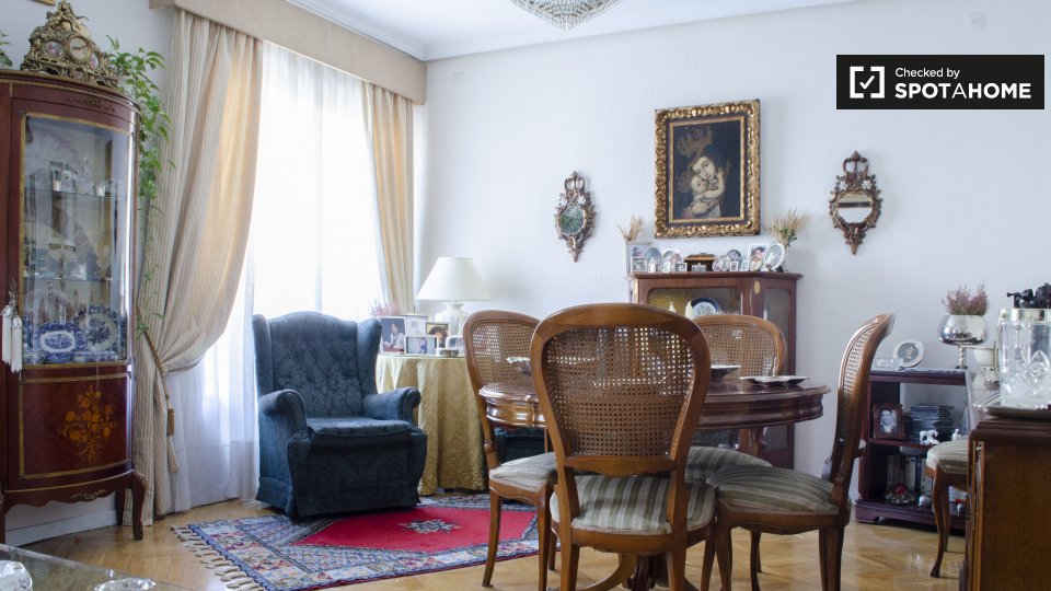 Double room Madrid, 3 beds, 100m² — photo 8
