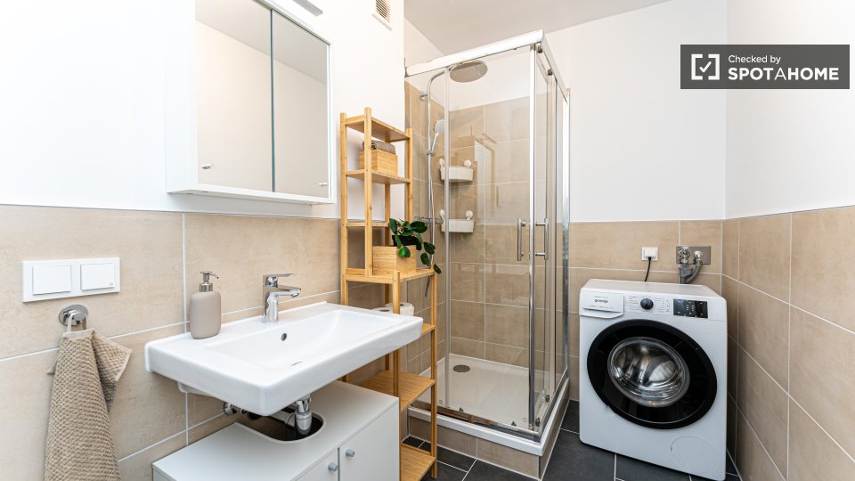Double room Berlin, 5 beds, 80m² — photo 9