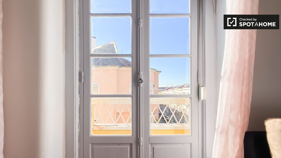 Double room Lisbon, 4 beds, 97m² — photo 18