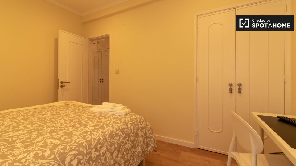 Double room Lisbon, 5 beds, 117m² — photo 3