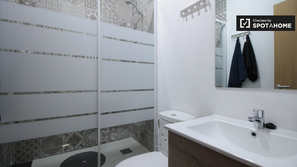 Double room Barcelona, 6 beds, 100m² — photo 9