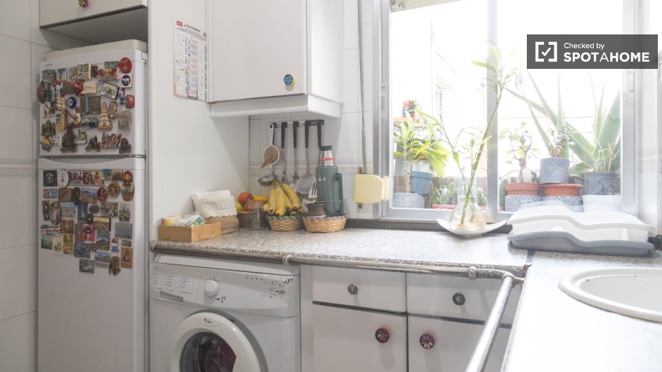 Double room Madrid, 3 beds — photo 15