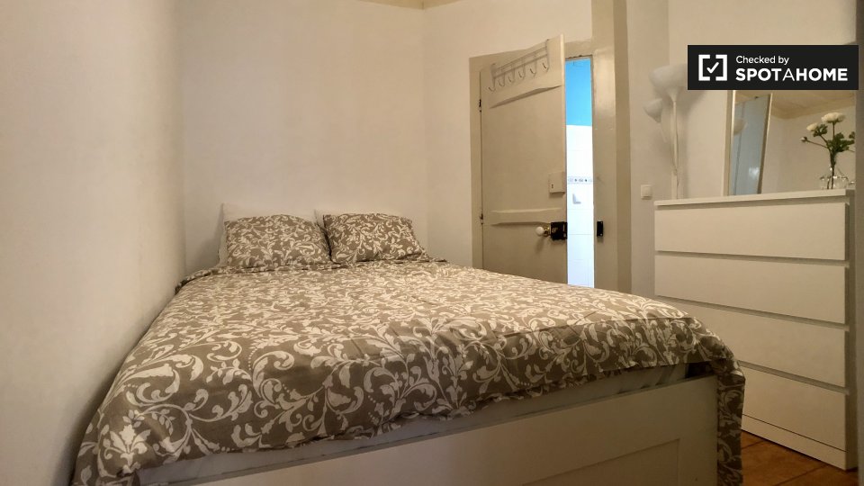 Double room Lisbon, 4 beds, 80m² — photo 18
