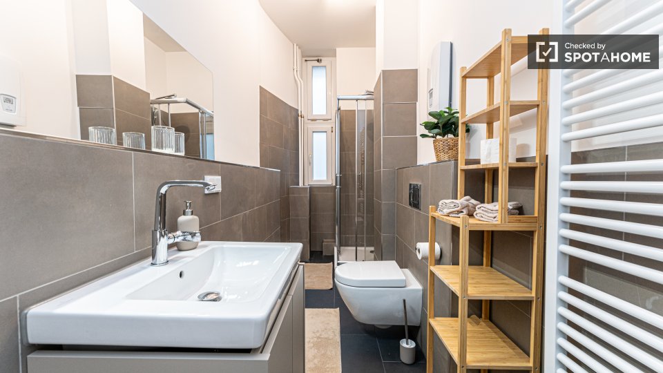 Double room Berlin, 6 beds, 101m² — photo 5