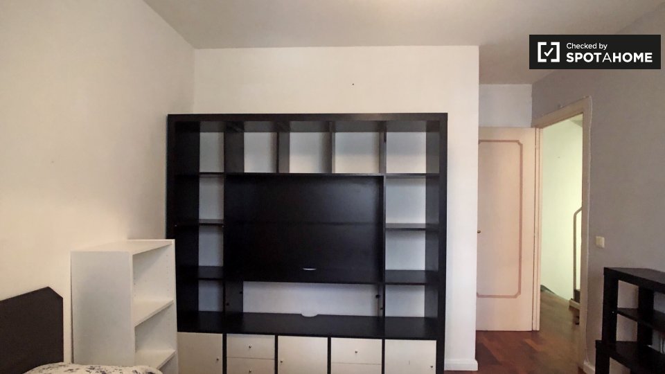 Double room Madrid, 3 beds, 160m² — photo 6