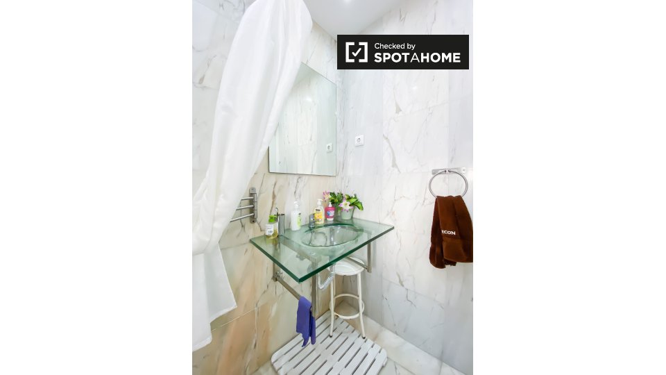 Double room Lisbon, 5 beds — photo 10