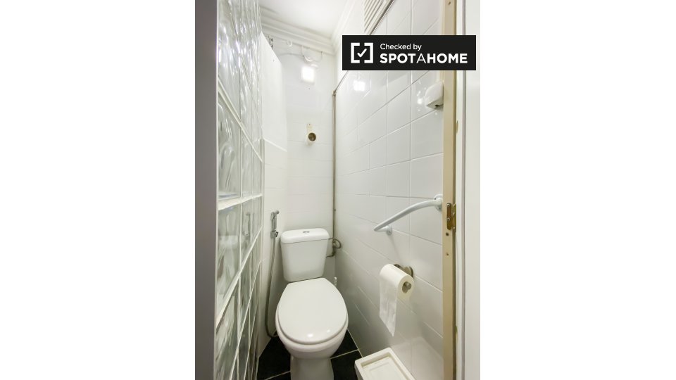 Double room Lisbon, 6 beds, 80m² — photo 6