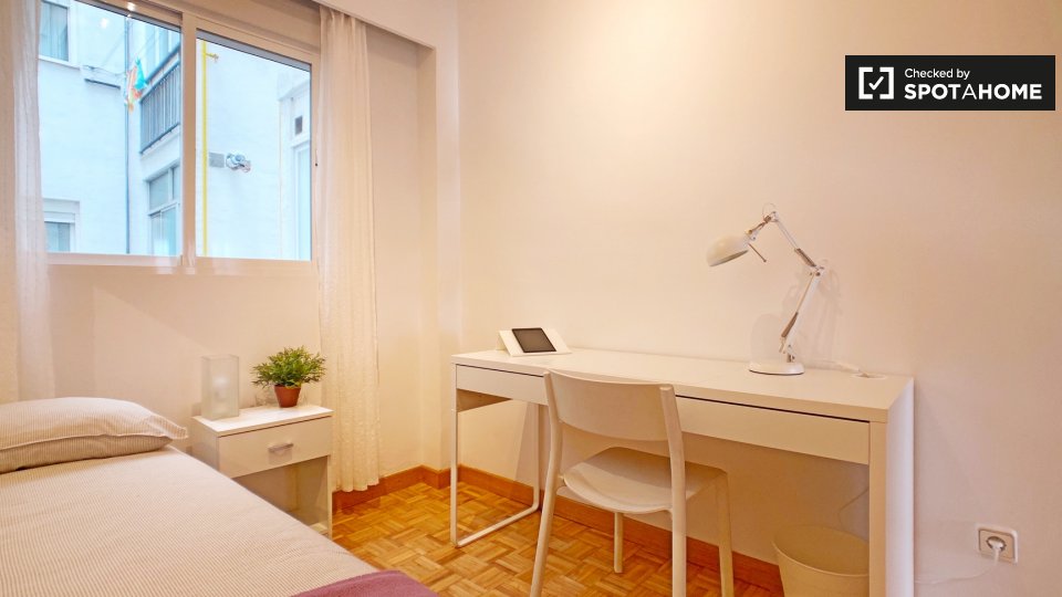 Double room Madrid, 4 beds, 90m² — photo 4
