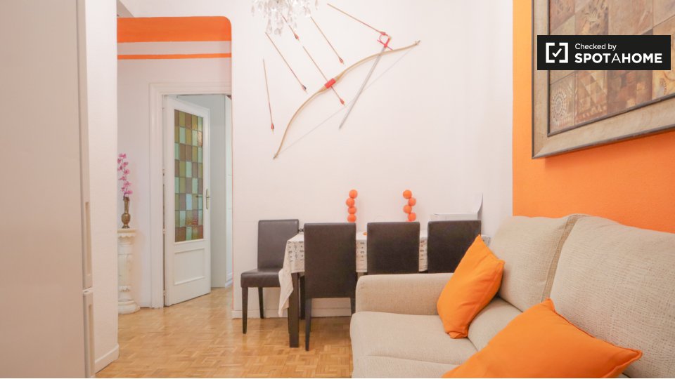 Double room Madrid, 3 beds, 60m² — photo 10