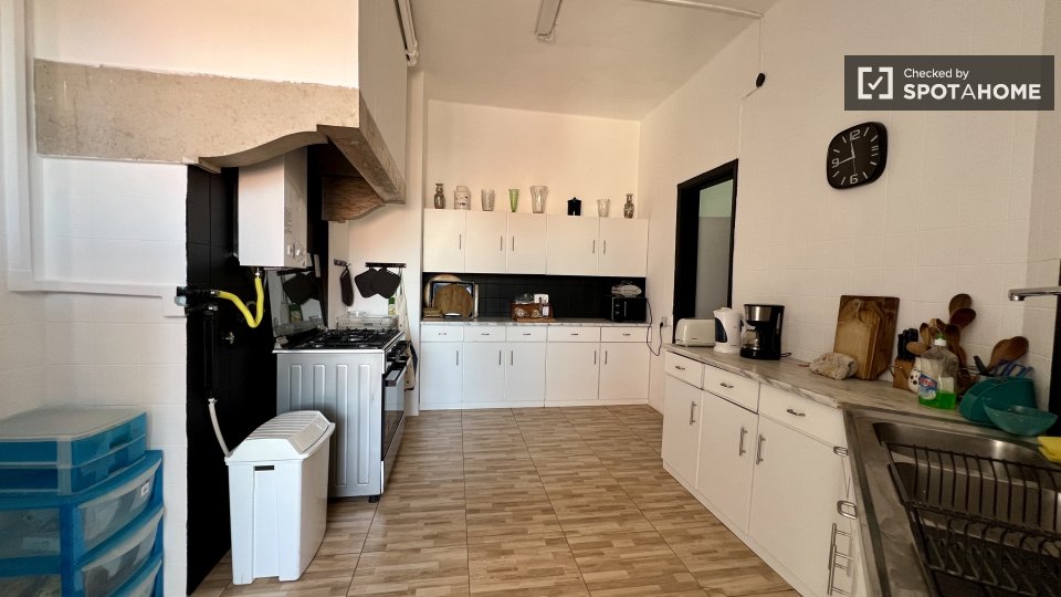Double room Lisbon, 5 beds — photo 67