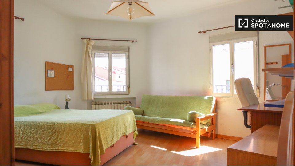 Double room Madrid, 3 beds, 79m² — photo 15