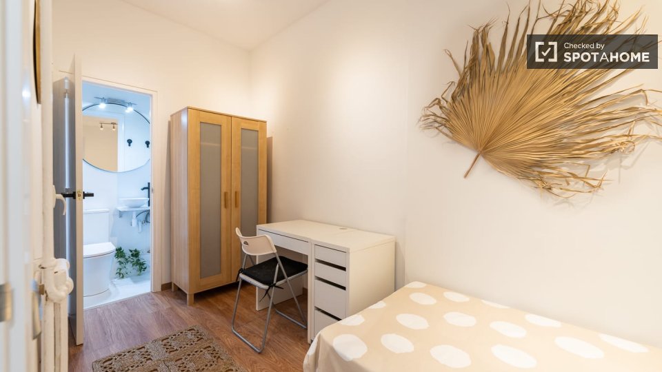 Double room Barcelona, 4 beds, 90m² — photo 3