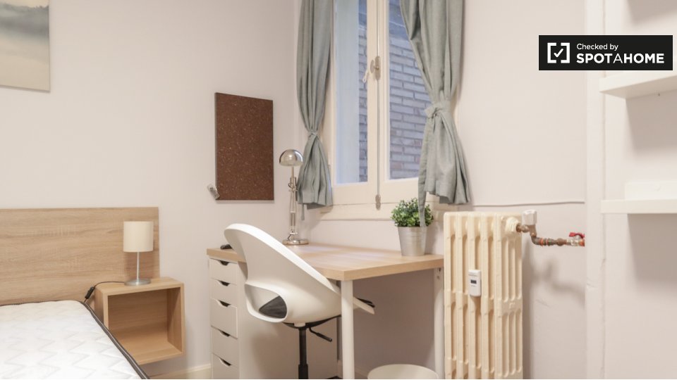 Double room Madrid, 5 beds, 120m² — photo 8