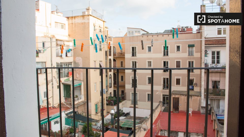 Double room Barcelona, 3 beds, 60m² — photo 16