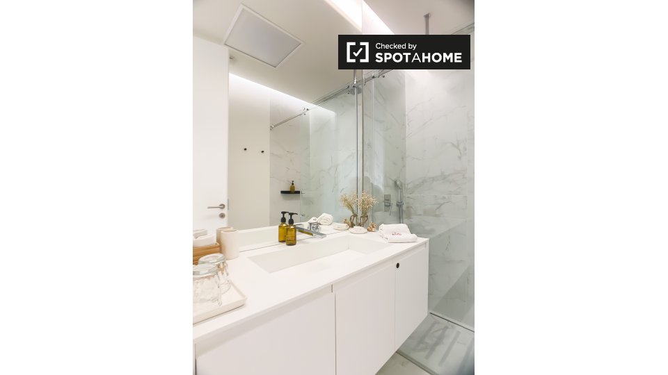 Apartment Lisbon, 2 beds, 130m² — photo 16