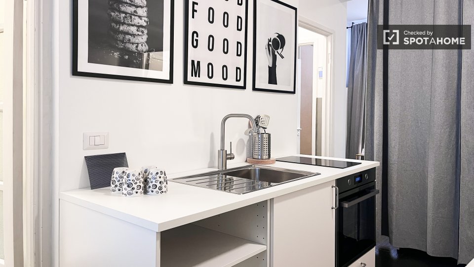 Double room Milan, 2 beds — photo 3