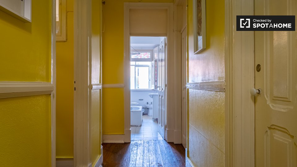 Double room Lisbon, 6 beds — photo 18