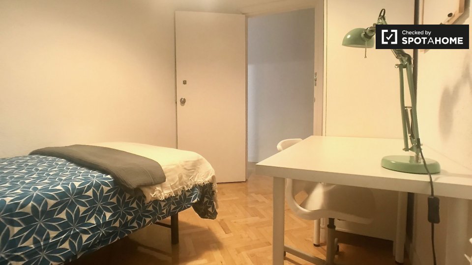 Double room Madrid, 6 beds, 150m² — photo 28