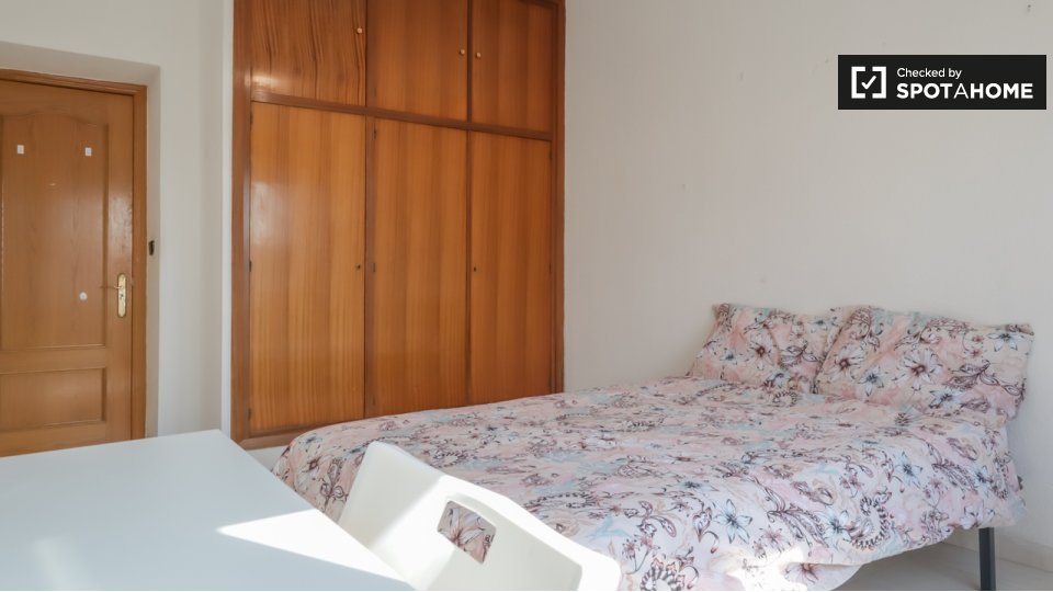 Double room Madrid, 5 beds, 120m² — photo 4