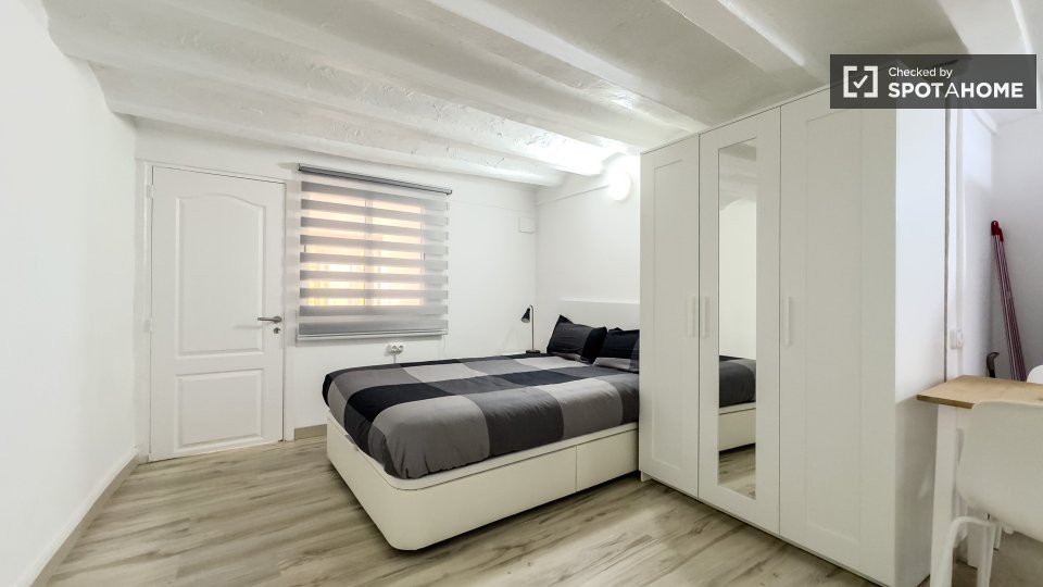 Estudio en alquiler en Sant Pere Santa Caterina i la Ribera.