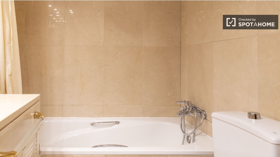 Double room Madrid, 3 beds, 150m² — photo 6