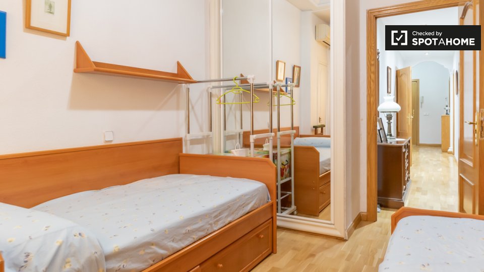 Double room Madrid, 4 beds, 120m² — photo 4