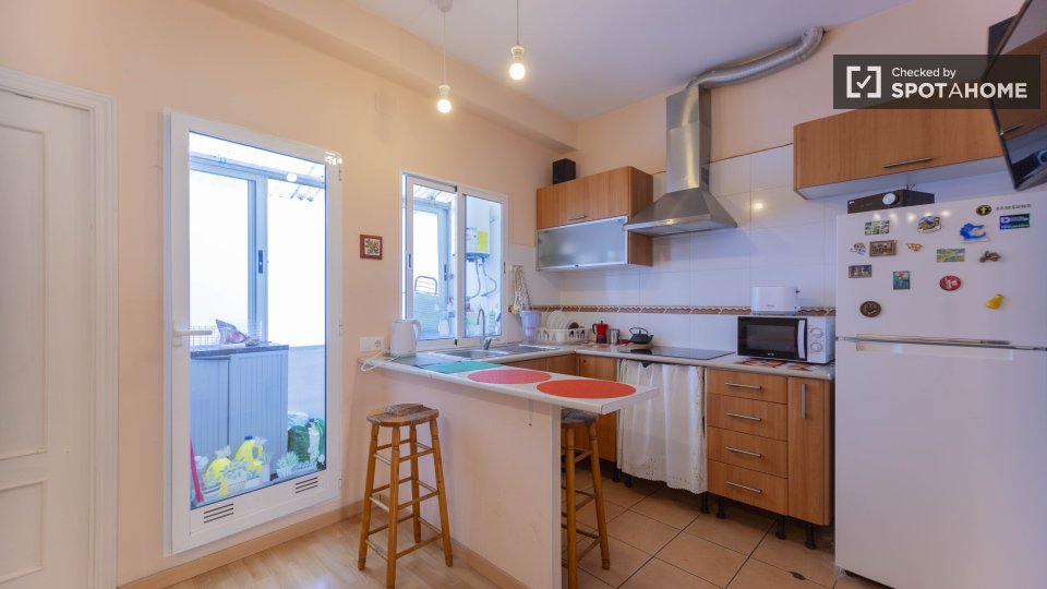 Double room Valencia, 3 beds — photo 16