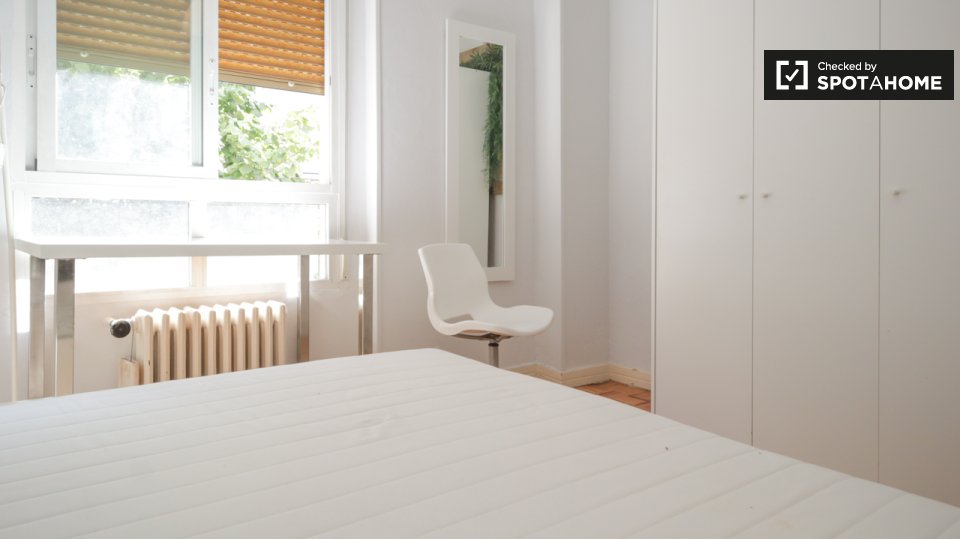 Double room Madrid, 7 beds, 160m² — photo 4