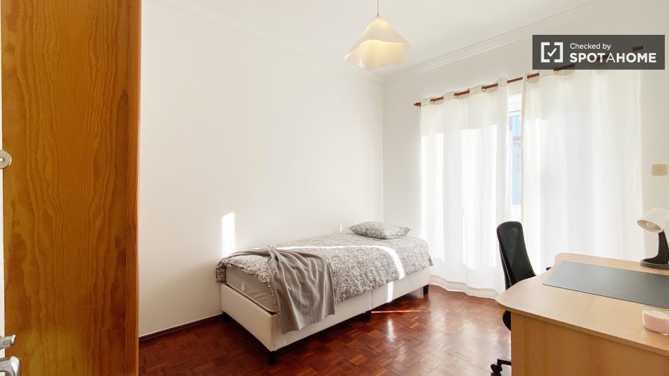 Double room Lisbon, 6 beds — photo 17