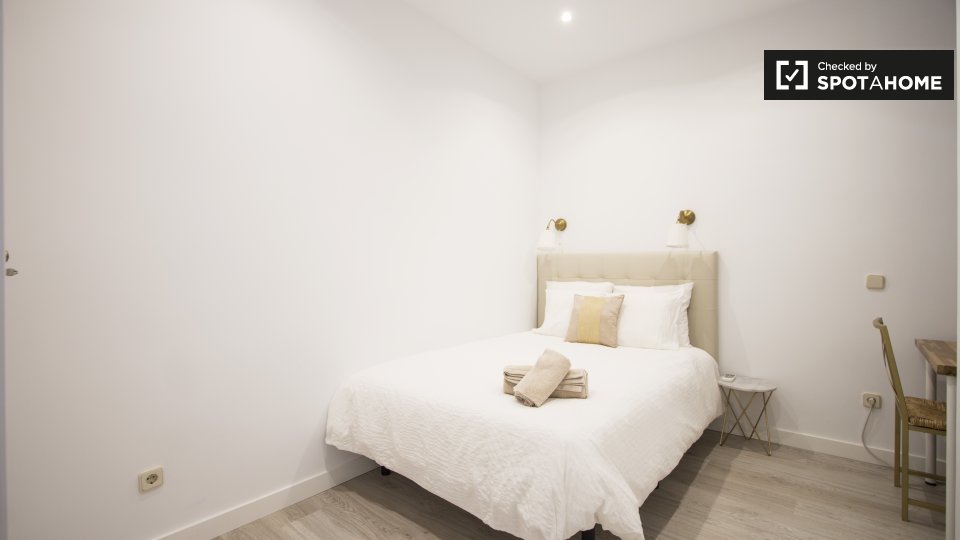 Double room Madrid, 3 beds, 63m² — photo 1