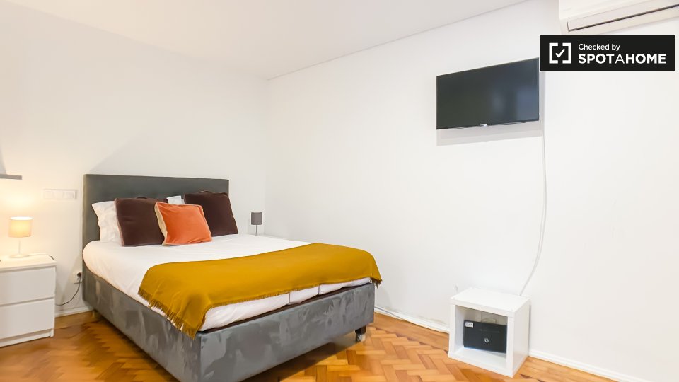 Double room Lisbon, 2 beds — photo 7