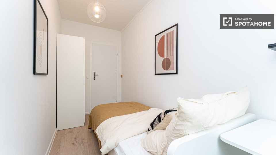 Double room Berlin, 5 beds, 59m² — photo 5