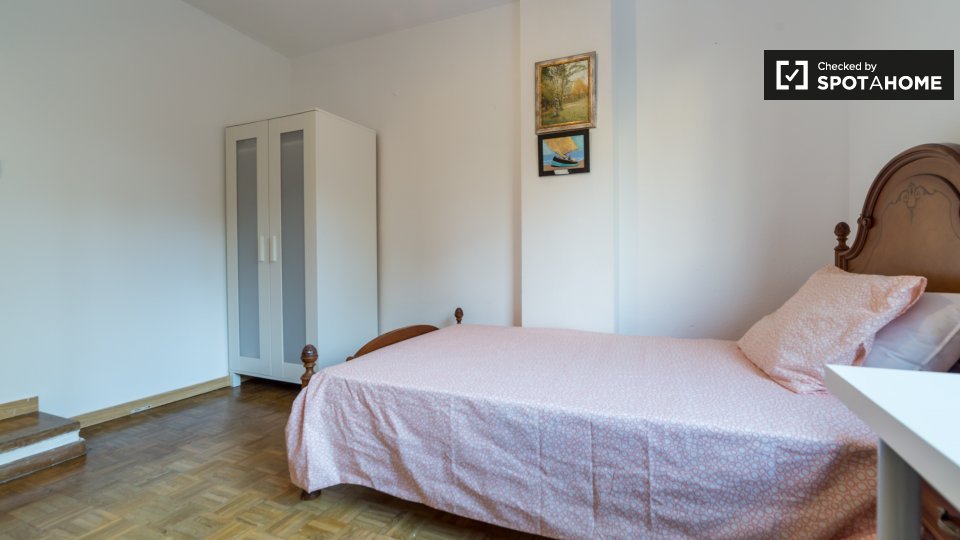 Double room Valencia, 6 beds, 140m² — photo 3