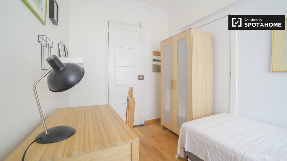 Double room Lisbon, 6 beds, 150m² — photo 2