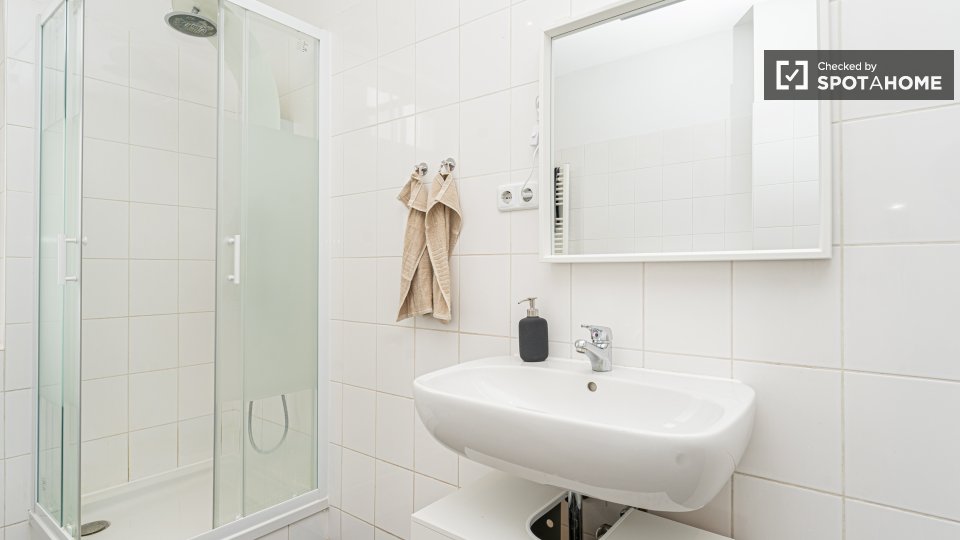 Double room Berlin, 8 beds, 146m² — photo 19