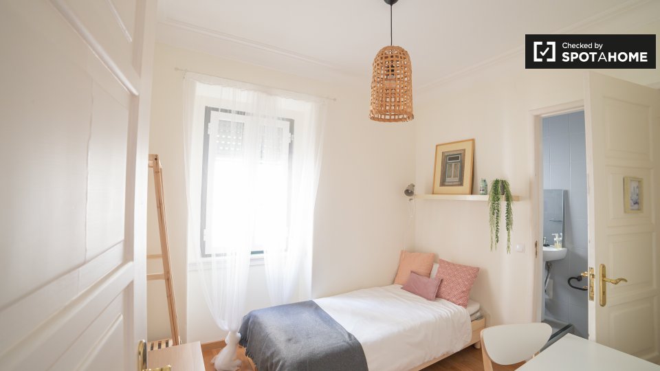 Double room Lisbon, 6 beds, 150m² — photo 16