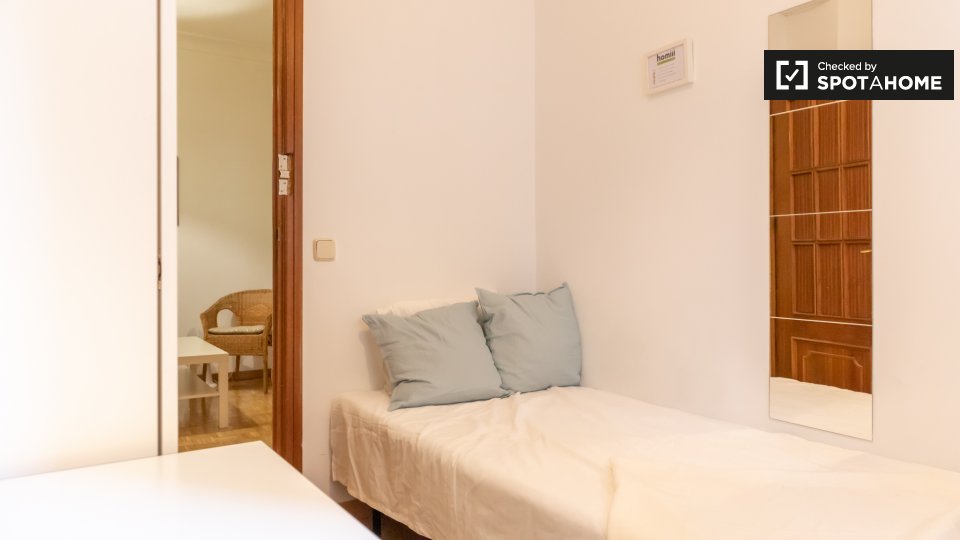 Double room Madrid, 6 beds, 152m² — photo 4