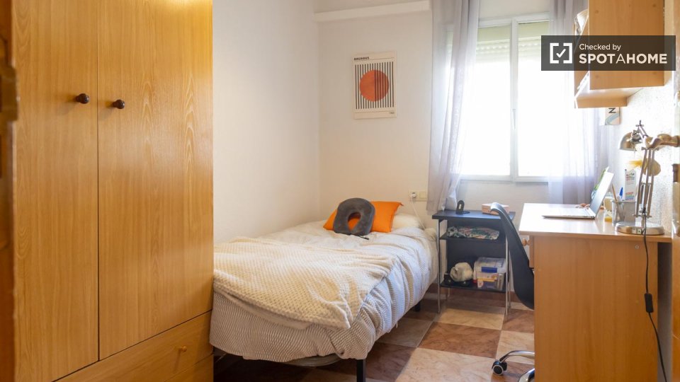 Double room Madrid, 3 beds — photo 13