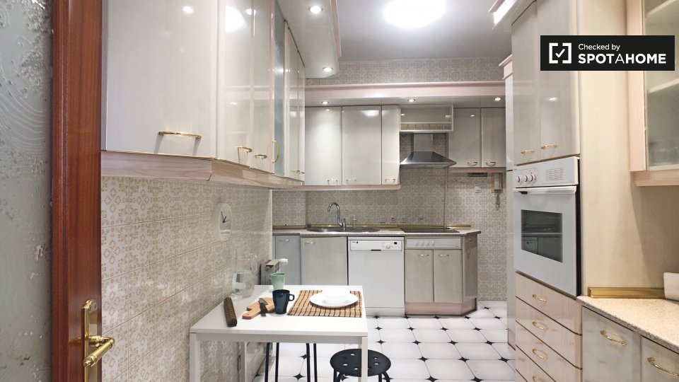 Double room Madrid, 5 beds, 133m² — photo 18