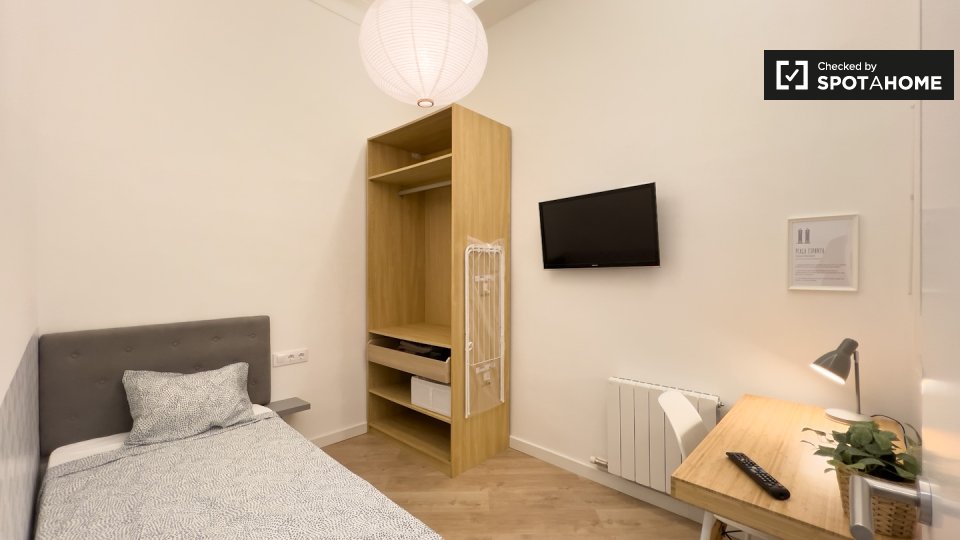 Double room Barcelona, 7 beds, 125m² — photo 18
