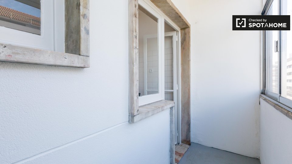 Double room Lisbon, 2 beds, 60m² — photo 11