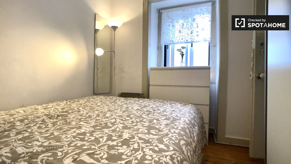 Double room Lisbon, 4 beds, 80m² — photo 15