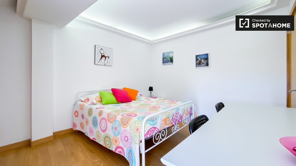 Double room Lisbon, 5 beds — photo 1
